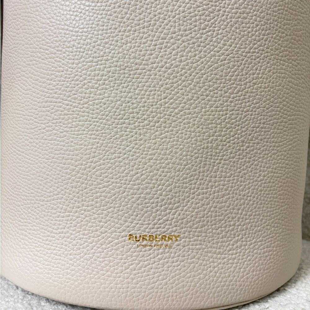 Burberry leather bucket bag large limestone - Picture 6 of 11